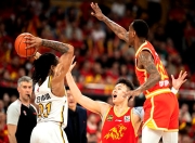  广厦男篮首回合惊险俄克拉荷马城雷霆，C罗砍下20记关键球，全场沸腾